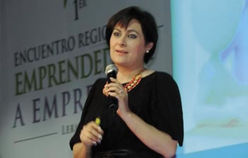 ›› Durante el Primer Encuentro Regional de Emprendedora a Empresaria 2015, la Directora General de la empresa consultora Hermas SC, Jacqueline García Vázquez, aconsejó como ser una emprendedora exitosa.