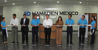 ›› Directivos de Hamaden México y representantes gubernamentales durante el corte de listón de la planta en el Interpuerto Monterrey.