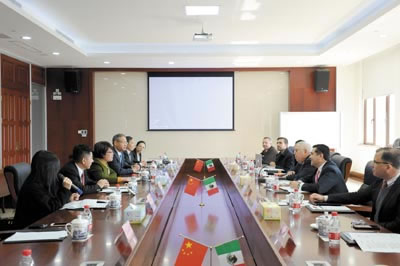 ›› Reunión de negocios en China.
