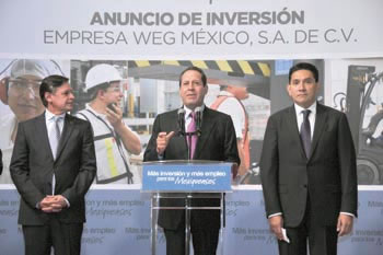 ››Eruviel Ávila Villegas, Gobernador del Estado de México, durante el anunció de tres nuevas inversiones de la empresa Carso, WEG y Vesta.