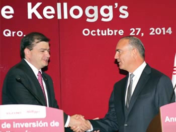 ›› José Francisco Ríos Fernández, Director de Asuntos Gubernamentales para Latinoamérica de Kellogg´s, y José Calzada Rovirosa, Gobernador del Estado de Querétaro.