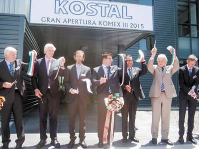 ›› En el corte de listón felices los directivos de Kostal Mexicana por su tercera planta en México.