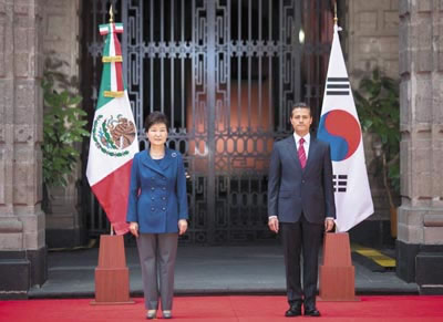 ›› Los dos países reconocen la importancia de la creciente relación económica bilateral: Park Geun-hye, la Presidenta de la República de Corea y Enrique Peña Nieto, Presidente de México.