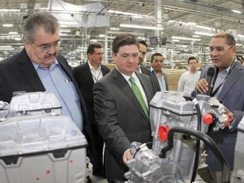 Rodrigo Medina de la Cruz, Gobernador del Estado recorre la producción de  Polaris.