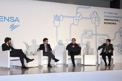 ›› Emilio Cadena, Manuel Zertuche, Salvador Valtierra y Oziel Salinas durante el Primer Foro de Conocimiento organizado por Grupo Prodensa.