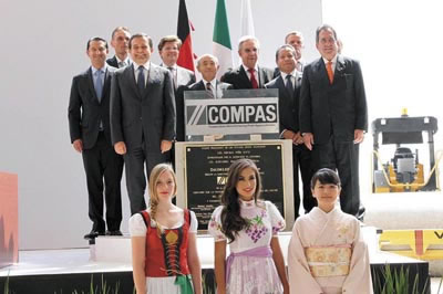 ››Presentan el Proyecto de Cooperación Estratégica conocido como COMPAS (Cooperation <br />Manufacturing Plant), el cual tiene el objetivo de impulsar en México la producción de vehículos <br />Premium.<br />