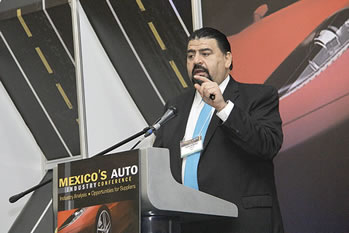 Eduardo Solís, Presidente de la AMIA.<br />