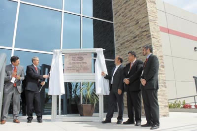›› El Subsecretario de la SDES, Alejandro Hernández junto con directivos de TMD presidieron la inauguración de la nueva planta ubica en Apaseo el Grande, Guanajuato. 