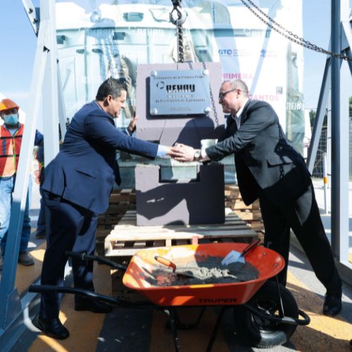 REHAU coloca la  primera piedra de lo que será su  tercera planta en Apaseo el Grande.