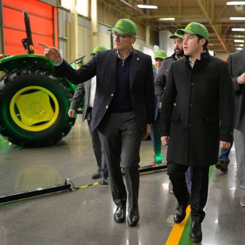 Durante el anuncio de inversión de John Deere estuvo presente el secretario de Economía Estatal, Iván Rivas, así como el director de Monterrey Site de John Deere, Gerardo Mendoza y el gobernador de Nuevo León, Samuel García.