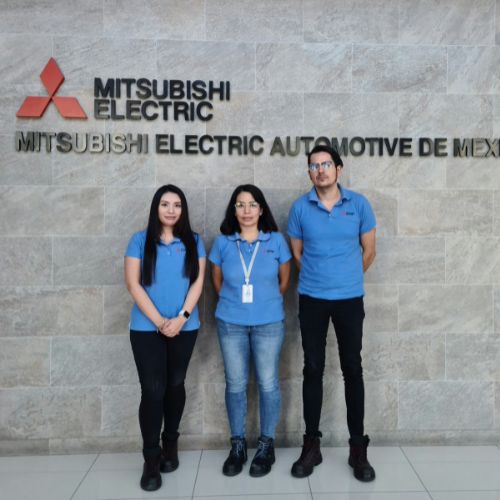 Marisa Morales, coordinadora de Recursos Humanos, Sr. Staff de Recursos Humanos, Saori Gibo y Alberto Díaz, subgerente de Recursos Humanos de Mitsubishi Electric Automotive de México.