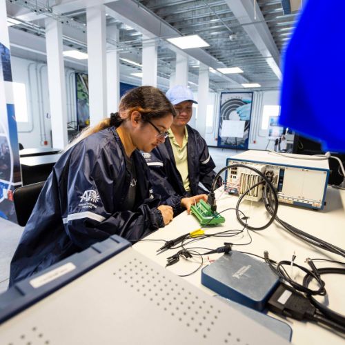 En este laboratorio se generará conocimiento y se preparará al talento queretano para seguir a la vanguardia en el sector aeroespacial.