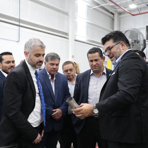 Directivos de la empresa y representantes gubernamentales estuvieron presentes en la inauguración de las nuevas operaciones en Guanajuato.