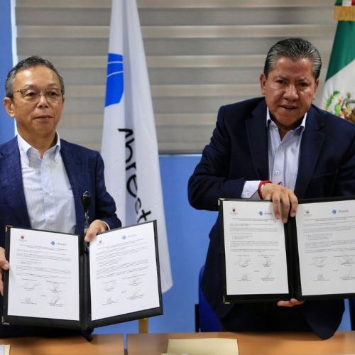El gobernador de Zacatecas, David Monreal, y Arata Takahashi, CEO y presidente de Ahresty, firmaron una carta de intención de inversión por un monto de 900 mdp