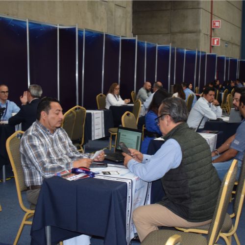 El gobernador de Guanajuato, Diego Sinhue Rodríguez Vallejo inauguró la Décima edición del Foro de Proveeduría, con la presencia del presidente de CLAUGTO, Rolando Alaniz, representantes de organismos empresariales, proveedores, académicos, y autoridades de los tres niveles de gobierno.
