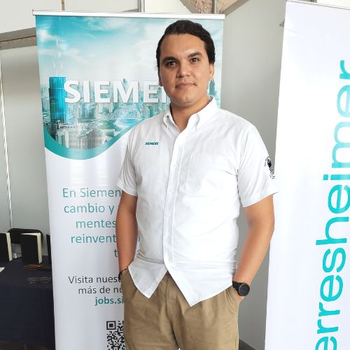 Josué Nieto Valerio, responsable de Relaciones Laborales y Atracción de Talento para Siemens Querétaro, aseguró que la empresa no puede crecer sin tener más manos.