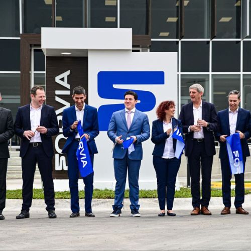 Faurecia, empresa francesa de Grupo FORVIA, realizó la apertura de una nueva planta de manufactura de última generación en el municipio de Apodaca, Nuevo León.