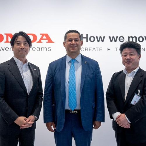 HONDA executives and the Governor of Guanajuato.