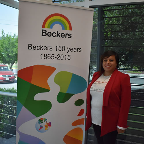 Monserrat Martínez es gerente de logística en Beckers Group.