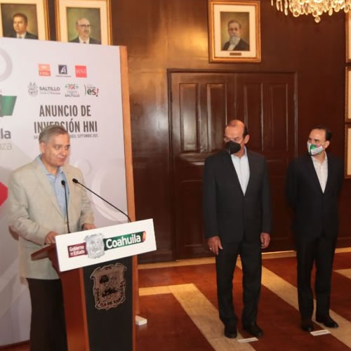 Directivos y representantes del gobierno de Coahuila participaron en el anuncio de inversión.