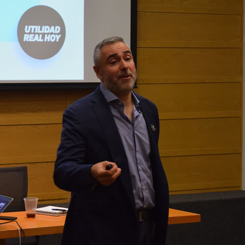 Sebastián Brau, experto en Lean Manufacturing, brindó una conferencia en la Udem.