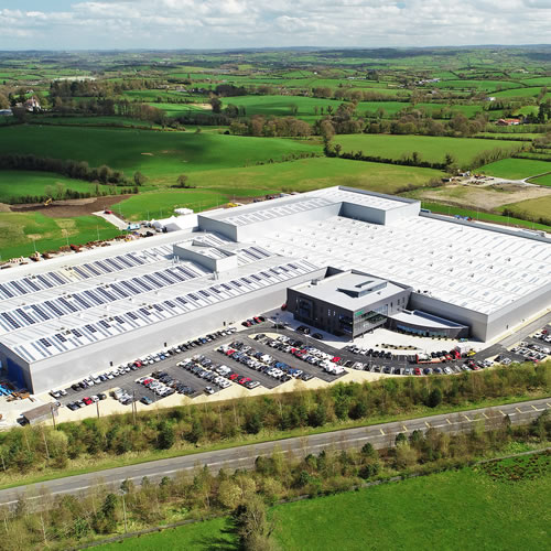 Combilift inauguró en Irlanda  su nueva planta, desde donde produce más de 34 diferentes montacargas.