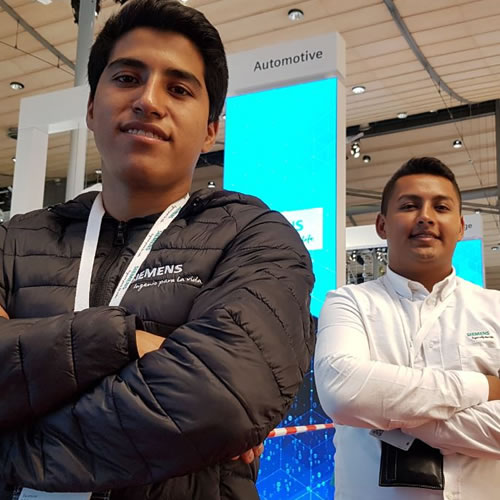 Orlando Valle y Josuet Luna, egresados del programa Dual de Siemens.