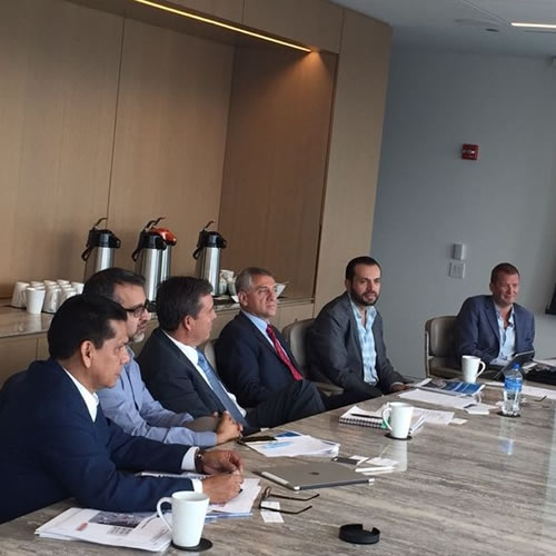 En reunión directivos de Pritzker Realty Group -PRG-, quienes se interesan por invertir en Celaya, Guanajuato.