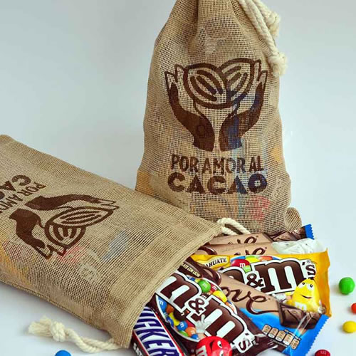 Se estima que en México, el mercado chocolatero tiene un valor de 51 millones de pesos, genera 55,000 empleos y produce más de 26 toneladas al año, de acuerdo con el Servicio de Información Agroalimentaria y Pesquera.