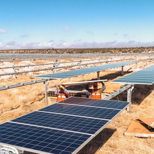 México tiene en operación 133 plantas privadas que generan electricidad mediante energía solar y eólica.