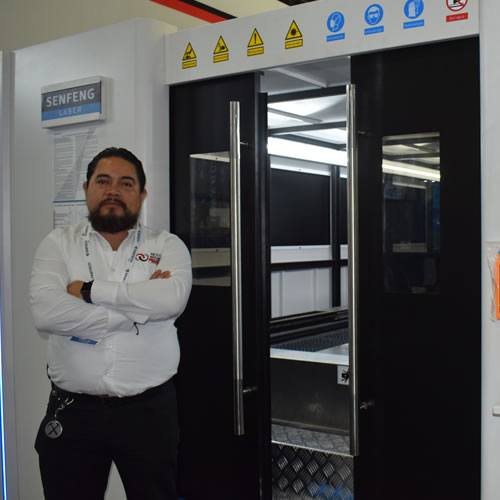 José Martín Serrato, jefe de aplicación del área de FAB, enfocada a las máquinas para la transformación de lámina.