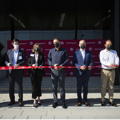 El evento de inauguración incluyó una ceremonia de apertura y corte de listón.