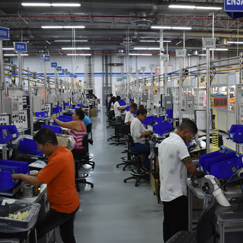 El sector manufactura es fundamental para la economía en México.