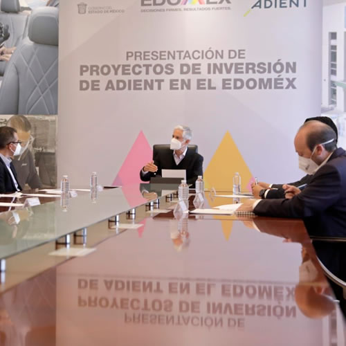Funcionarios gubernamentales y directivos de Adient durante el anuncio de inversión.