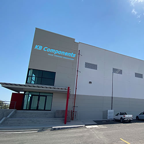 Fachada de la planta de KB Components.