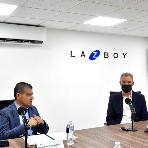 Directivos de  La-Z Boy anunciaron la inversión en Coahuila.