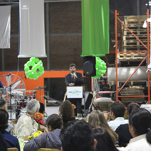 La empresa realizó un coctel para celebrar su la inauguración de su nueva planta así como su décimo aniversario.