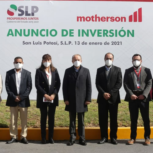 Directivos de la empresa y representantes gubernamentales durante el anuncio de inversión de  Motherson.