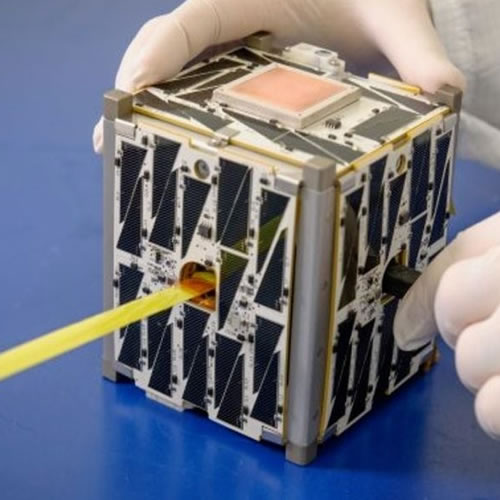 Se contempla que el nanosatélite sea lanzando desde la Estación Espacial Internacional, a través del módulo Kibo de Japón, mediante la Agencia Espacial Japonesa.
