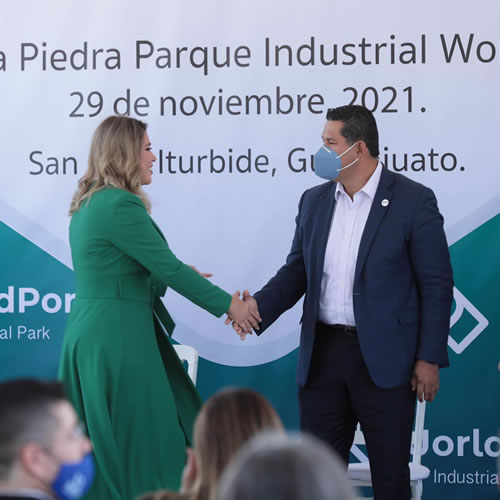 Autoridades estatales, Grupo Habi y empresarios colocaron la primera piedra del World Port Industrial Park.