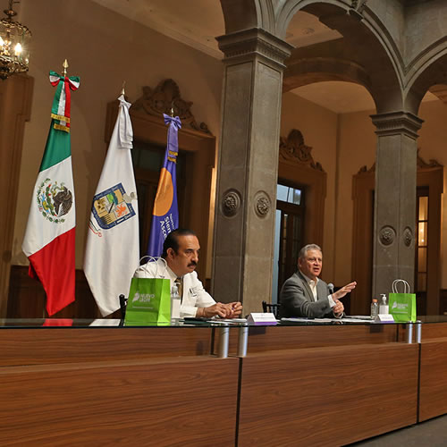 Las autoridades de Nuevo León revisan que las empresas cumplan con el protocolo sanitario para volver a la actividad.