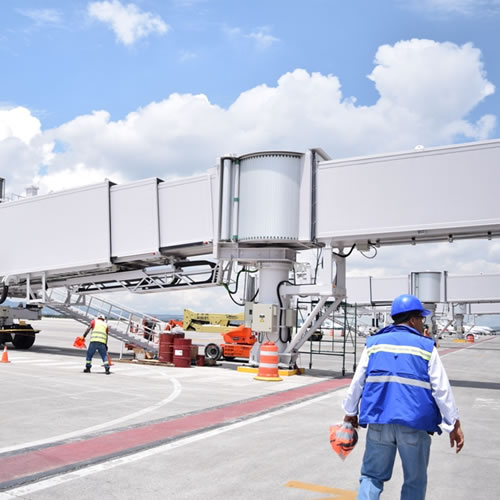 El comercio exterior sigue creciendo en Querétaro, pues el Aeropuerto Intercontinental de Querétaro se posicionó en 2019 como el tercer recinto de carga más importante en el país.