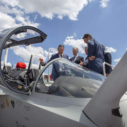 Las inversiones se dieron a conocer en el marco de la inauguración del pabellón de la FEMIA en la feria aeronáutica.