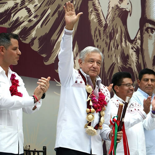 El presidente de México invitó a los trabajadores de este plan, trabajar 16 horas diarias para avanzar más rápido de lo normal.