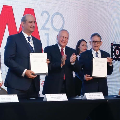 La Universidad Autónoma del Estado de México firmó un convenio de colaboración con el Clúster Automotriz Estado de México.