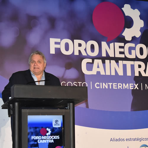 Carlos Bremer ofreció una conferencia durante el Foro de Negocios de Expo Pyme 2018.