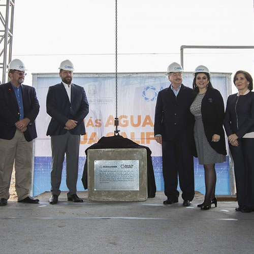 El gobernador del estado, Francisco Vega de Lamadrid, junto con empresarios de Fluence Corporation Limited colocaron la primer piedra.