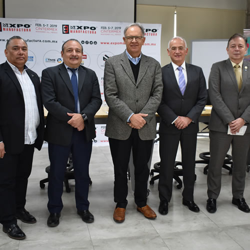 De izquierda a derecha:  Fernando Lira, gerente de vinculación de negocios de Caintra Nuevo León; Abraham Tijerina, coordinador de la estrategia Nuevo León 4.0; Ángel Casán Marcos, rector de la U-ERRE; José Navarro Meneses, director general de Tarsus México y Carlos Mortera director para Latinoamérica de la Asociación de Tecnología para la Manufactura (AMT).