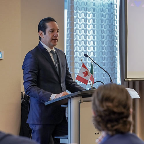 El gobernador de Querétaro, Francisco Domínguez Servién, sostuvo un encuentro con empresas canadienses a las que presentó las ventajas que ofrece Querétaro para la inversión.