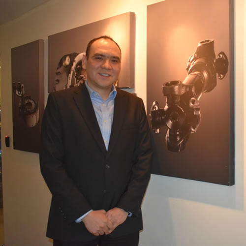 José Santos Medina, gerente de compras estratégicas en Sisamex.